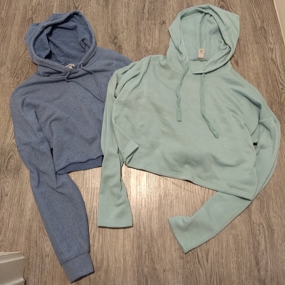 Forever 21 Jackets & Blazers - Hooded Cropped Sweatshirts*